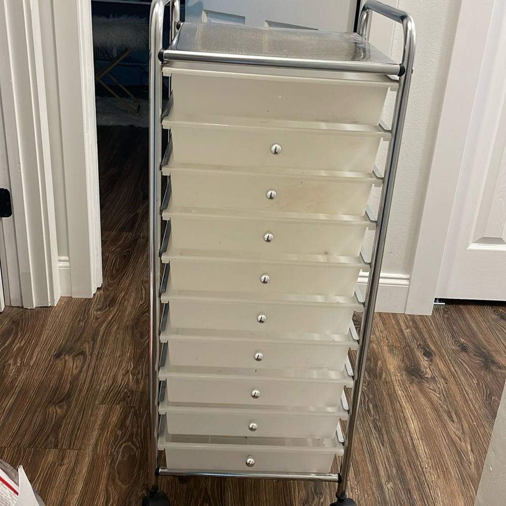 Im selling a while drawer set with wheels so its easy to move around.